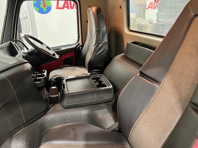 Volvo FMX 420 8×4 Day Cab Steel Tipper