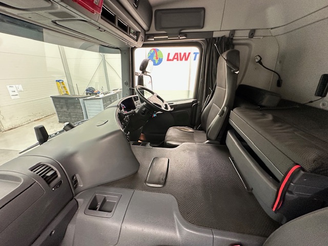 Scania P250 4×2 Sleeper Cab Box Van