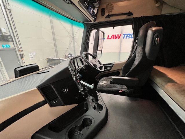 Mercedes Actros 1824 4×2 Sleeper Cab Fridge Box