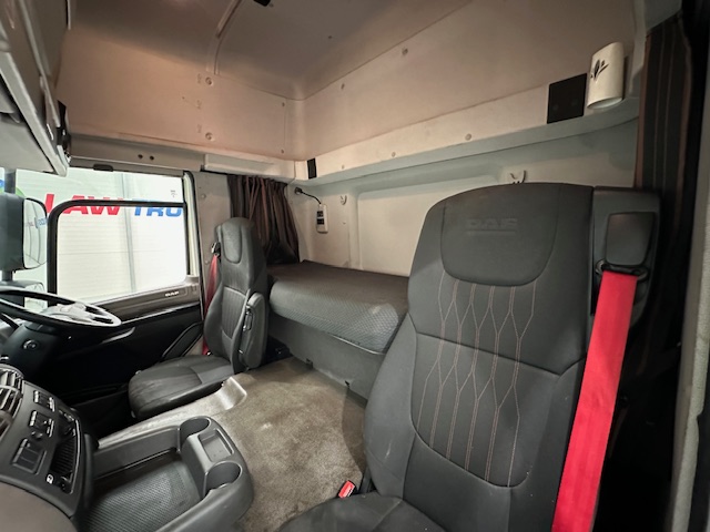 DAF CF 260 Sleeper Cab Curtainsider