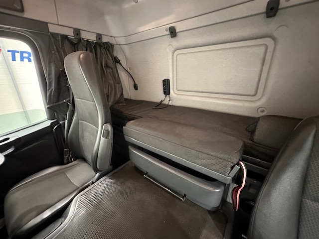 Scania P250 4×2 Sleeper Cab Fridge Box