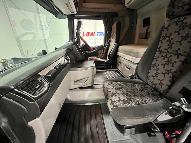 Scania R450 6×2 Midlift Tractor Unit