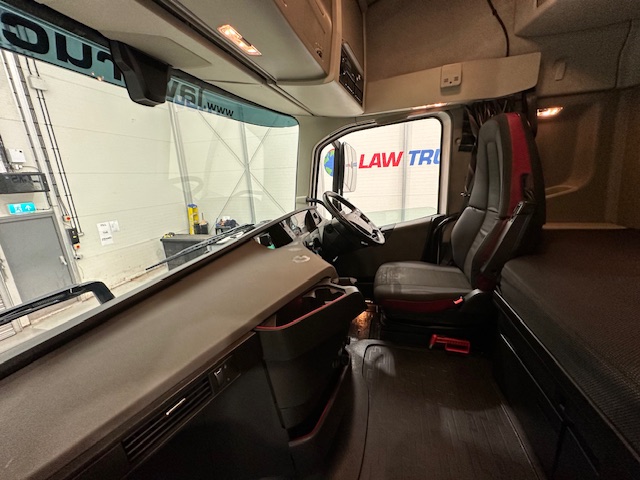 Volvo FH 500 6×2 Midlift Tractor Unit