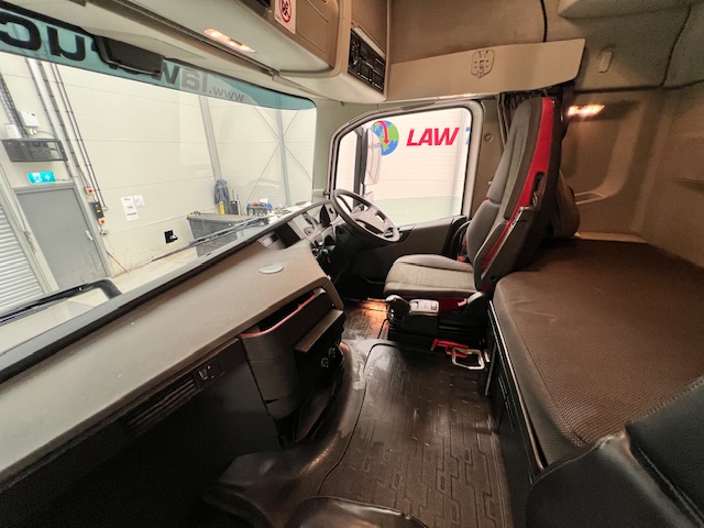 Volvo FH 460 6×2 Midlift Tractor Unit