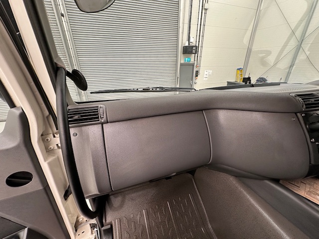 DAF CF 370 6×2 Sleeper Cab Fridge Box