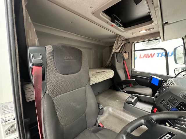 DAF CF 370 6×2 Sleeper Cab Fridge Box