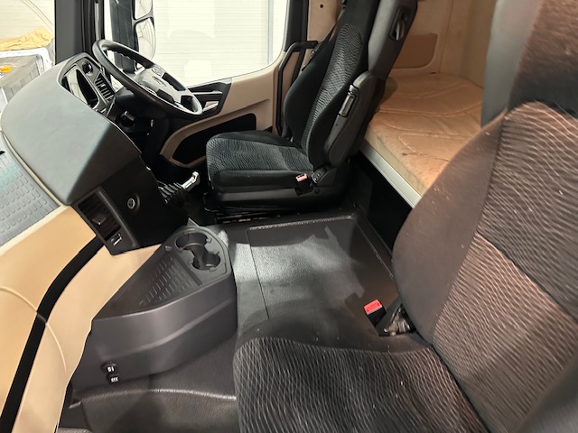 Mercedes Actros 1830 Sleeper Cab Box Van