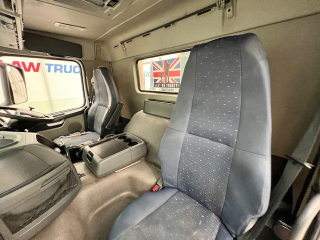 Volvo FM 460 8×4 Steel Tipper Grab