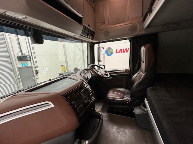 DAF XF 530 6×2 Midlift Tractor Unit