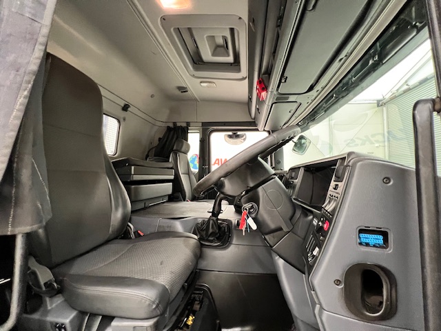 Scania P370 8×4 Sleeper Cab Skip Loader