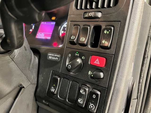 Scania P280 6×2 Rear Lift Day Cab Fridge Box