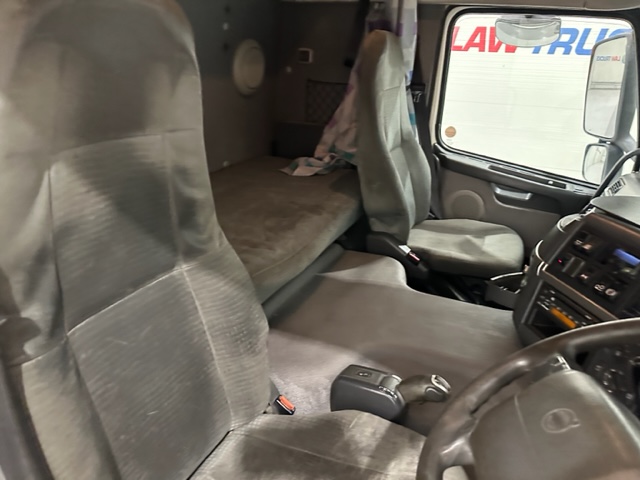 Volvo FM 300 6×2 Sleeper Cab Curtainsider