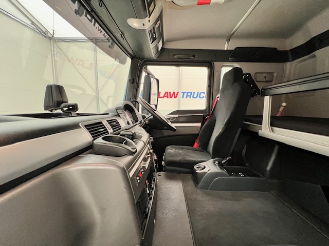 MAN TGS 26.320 6×2 Sleeper Cab Insulated Box Van