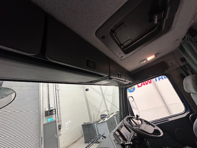 Volvo FM12 340 Rear Lift Sleeper Beavertail