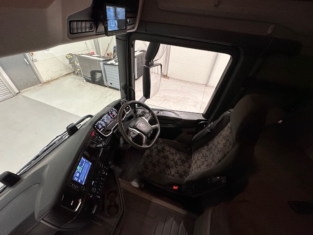 Scania R450 6×2 Midlift Highline Tractor Unit