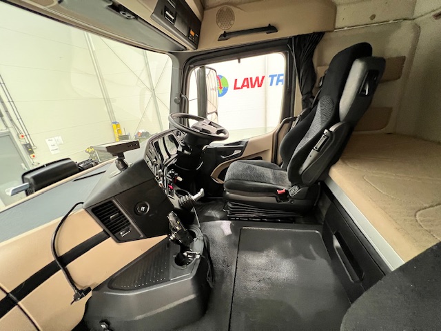 Mercedes Actros 2536 6×2 Sleeper Cab Curtainsider
