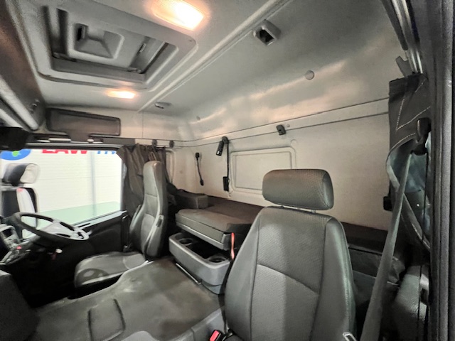 Scania P250 4×2 Sleeper Cab Fridge Box
