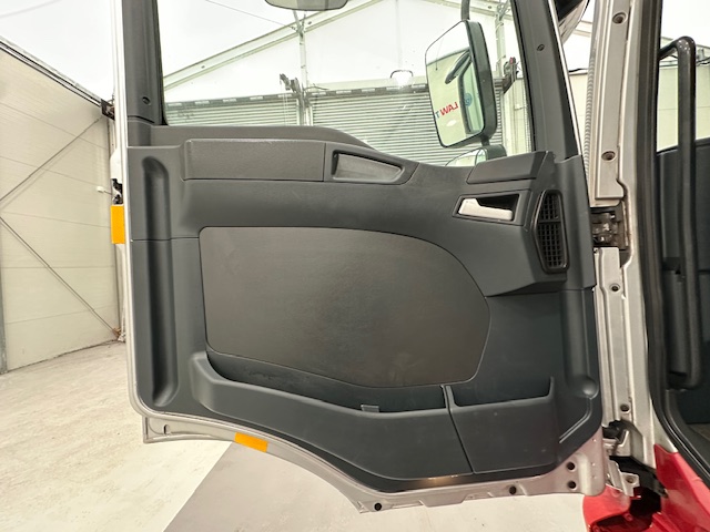 MAN TGL 12.220 Crew Cab Tilt and Slide