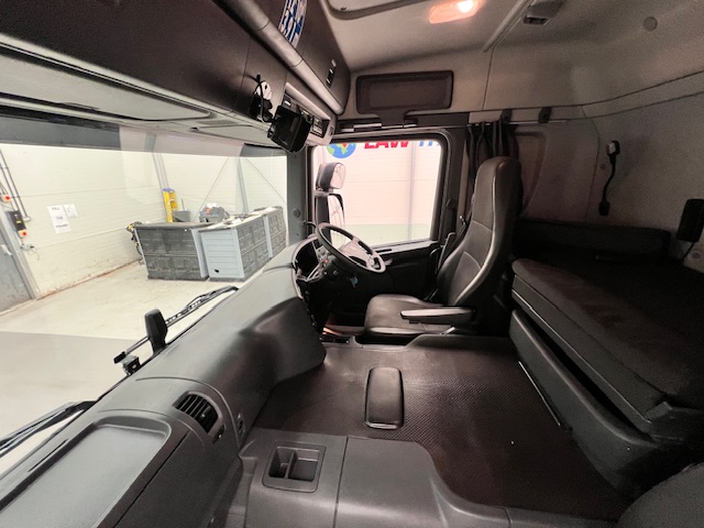 Scania P250 4×2 Sleeper Cab Fridge Box