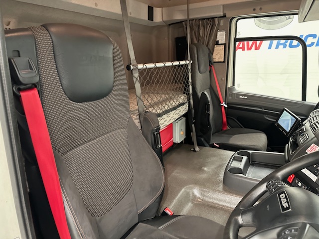 DAF CF 440 6×2 Sleeper Cab Dropside Drawbar Spec
