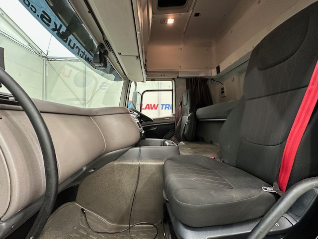 DAF CF 260 Sleeper Cab Curtainsider