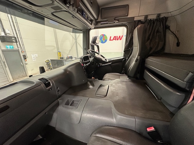 Scania P250 4×2 Sleeper Cab Fridge Box