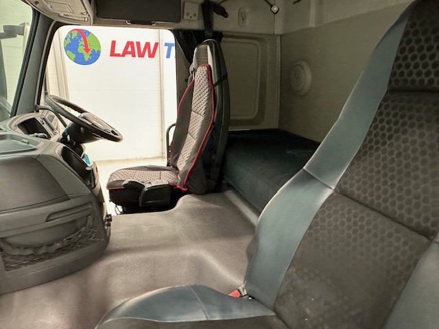 Volvo FM 450 6×2 Midlift Tractor Unit