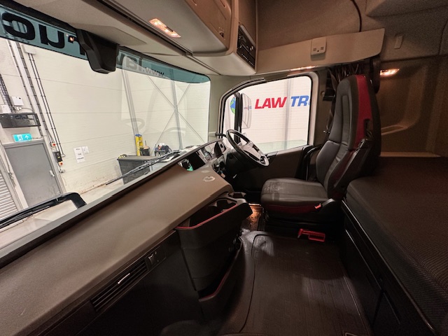 Volvo FH 500 6×2 Midlift Tractor Unit