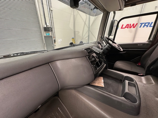 DAF CF 370 6×2 Sleeper Cab Fridge Box