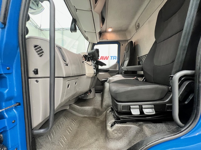 DAF LF 180 Day Cab Dropside with Tail Lift