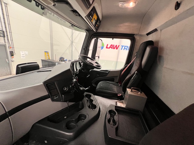 Mercedes Actros 2532 6×2 Rear Lift Day Cab Fridge Box