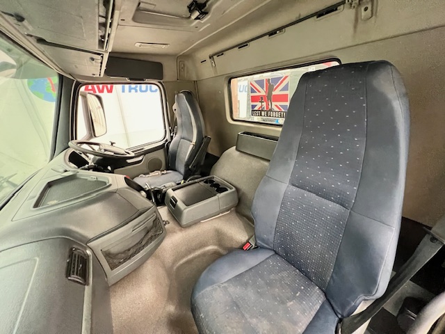 Volvo FM 460 8×4 Steel Tipper Grab