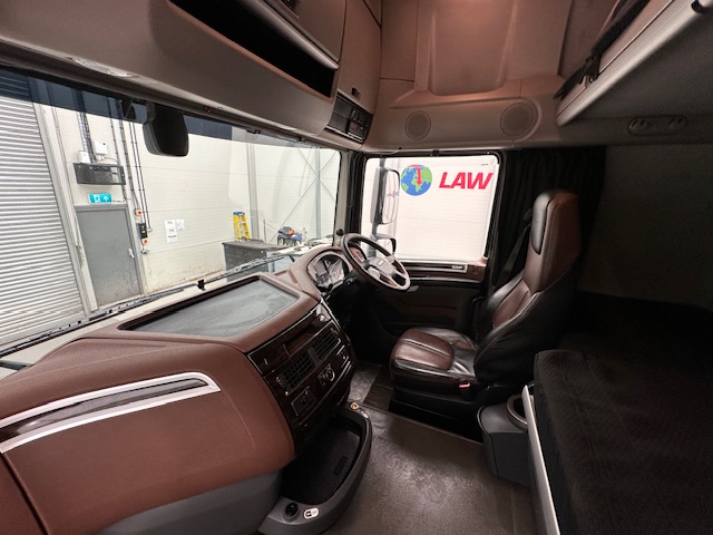 DAF XF 530 6×2 Midlift Tractor Unit