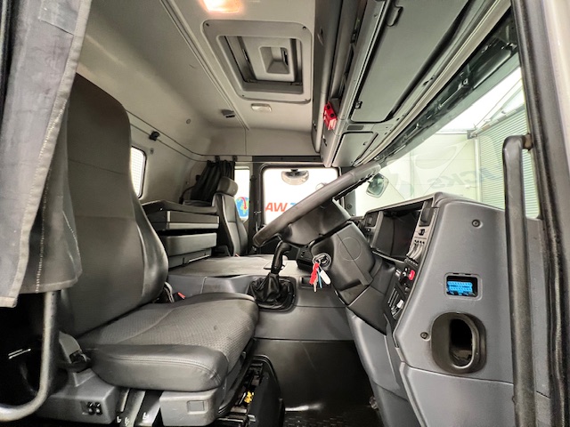 Scania P370 8×4 Sleeper Cab Skip Loader