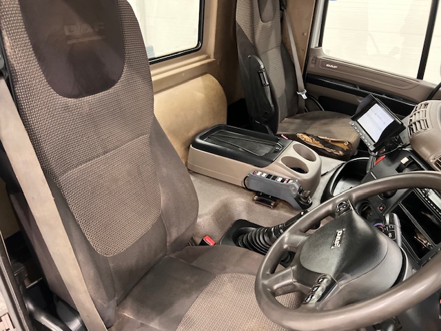 DAF CF85 410 8×4 Day Cab Hookloader Manual