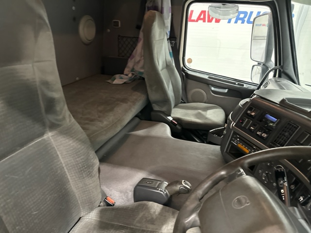 Volvo FM 300 6×2 Sleeper Cab Curtainsider