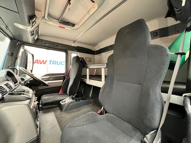 MAN TGS 26.320 6×2 Sleeper Cab Insulated Box Van