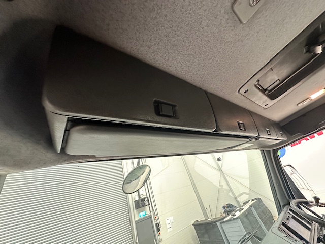 Volvo FM12 340 Rear Lift Sleeper Beavertail