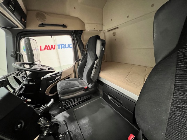 Mercedes Actros 2536 6×2 Sleeper Cab Curtainsider