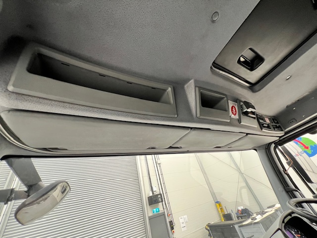 Mercedes Axor 2529 6×2 Rear Lift Sleeper Cab Fridge Box