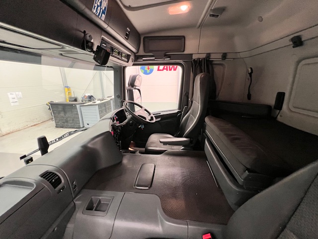 Scania P250 4×2 Sleeper Cab Fridge Box