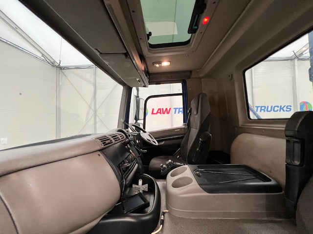 DAF CF85 360 8×4 Day Cab Hookloader