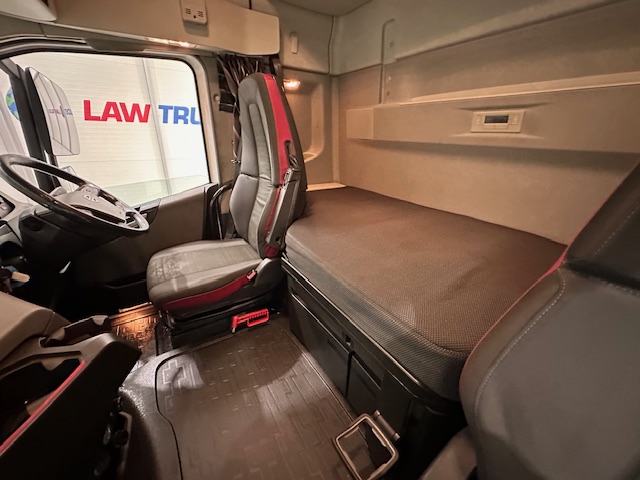 Volvo FH 500 6×2 Midlift Tractor Unit