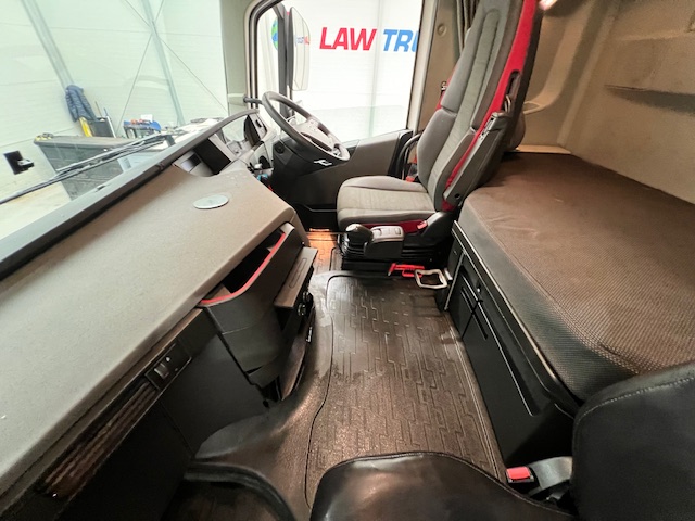 Volvo FH 460 6×2 Midlift Tractor Unit