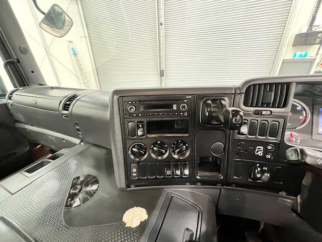 Scania P400 8×4 Day Cab Chassis