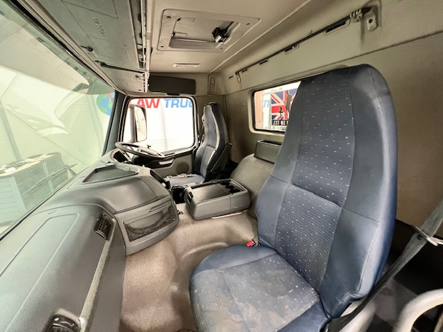 Volvo FM 460 8×4 Steel Tipper Grab