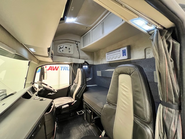 Volvo FH 500 6×2 Midlift Tractor Unit