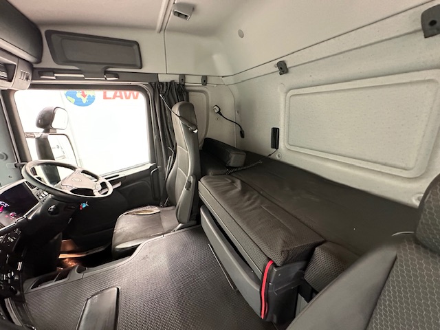 Scania P250 4×2 Sleeper Cab Box Van