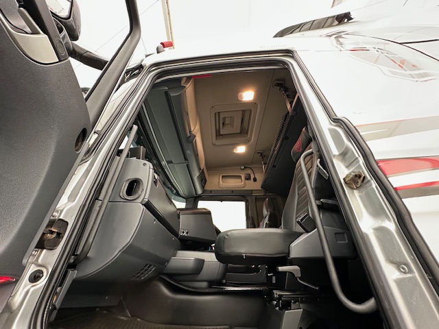 Scania R450 6×2 Highline Midlift Tractor Unit