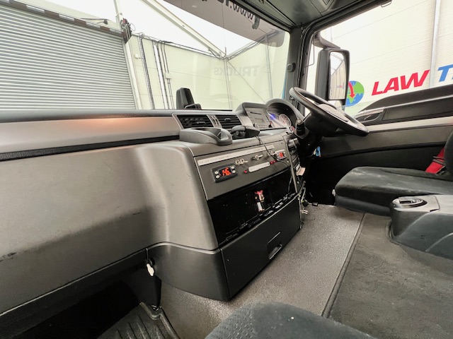 MAN TGS 26.320 6×2 Sleeper Cab Insulated Box Van